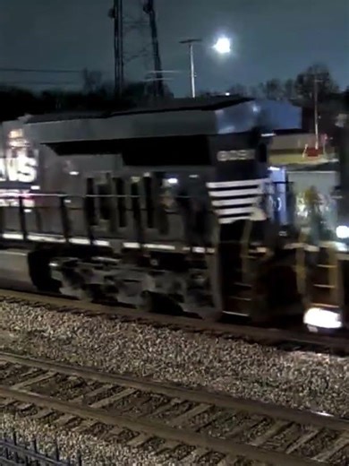 NS 1073 leads NS 362 on the Decatur, AL Railcam 1/8/26