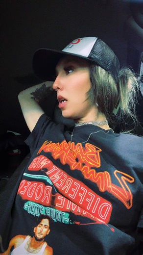 Erin Nicole Foster (@erinnicolefoster)’s videos with Brokenheartsville - Joe Nichols