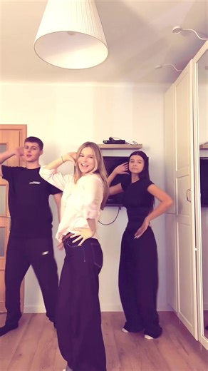 pov każdy z was uczył sie z innego tutorialu🌺🪩🐠 #lushlife #dance #treanding #dlaciebie #fypp @Emil Kulka @everblone