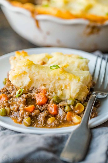 The BEST Shepherd’s Pie Recipe: https://natashaskitchen.com/shepherds-pie-recipe/ | NatashasKitchen.com