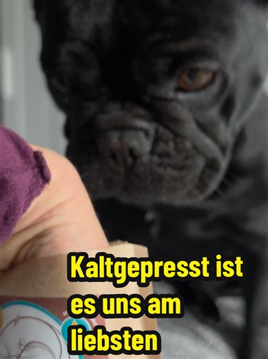 Werbung🐾 Warum kaltgepresstes Futter so wichtig ist Die Ernährung deines Hundes ist die Grundlage für ein gesundes, langes und glückliches Leben. Doch nicht jedes Hundefutter ist gleich. Viele herkömmliche Futtersorten werden bei hohen Temperaturen verarbeitet. Dabei gehen wichtige Nährstoffe, Vitamine und Enzyme verloren – genau die Stoffe, die dein Hund für eine optimale Entwicklung braucht. 👉 Kaltgepresstes Trockenfutter macht den Unterschied: Durch die schonende Herstellung bei niedrigen T