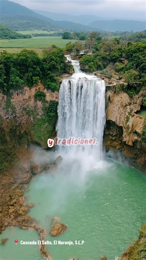 La Huasteca Potosina es un lugar mágico en México ✨ Aquí encuentras cascadas de agua turquesa, ríos cristalinos, selva viva y paisajes que parecen sacados de un sueño 🌿💦 Aquí el sonido del agua se mezcla con la naturaleza, los amaneceres son únicos y cada rincón guarda una aventura: desde nadar en pozas naturales, recorrer cuevas y jardines surrealistas, hasta conocer pueblos llenos de historia y tradiciones. La Huasteca Potosina no solo se visita… se vive, se siente y se recuerda para siempre