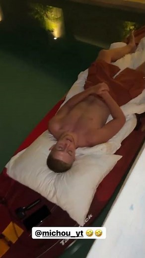 MICHOU DORT DANS LA PISCINE AU MEXIQUE 😂