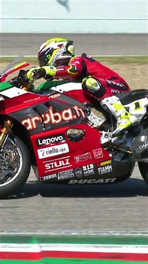 Enjoy a thrilling battle at Imola 🔥 | 2023 #ItalianWorldSBK 🇮🇹