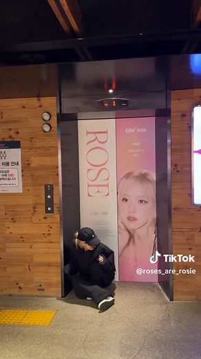 ROSÉ (@roses_are_rosie) 님의 roses are rosie 관련 동영상