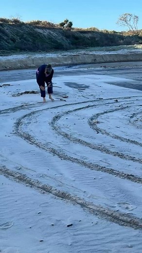 It was such a beautiful Autumn afternoon yesterday to create a labyrinth - loving this change in temperature after the very hot summer here. Thanks to @kazzaspice and my Mumma for helping create this with me. I’ve always wanted to make one on the beach - I’m not sure it will survive the tide. Mum had never walked one before so that was new for her at 86, but we explained what to do and off she went. Some of the really lovely pics of the sun setting over the labyrinth are from @kazzaspice 💓💓💓 