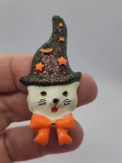 White Cat in Wizard Hat Brooch Heavy Enamel Halloween Colors Bow Tie - Etsy