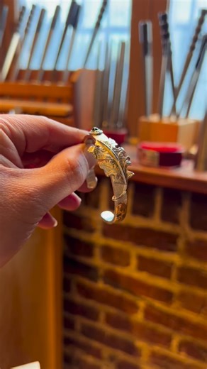 This is the last project of 2025. It features a hand chased oak leaf and an oval tourmaline cabochon. The piece is inspired by the oak tree I see everyday outside our house. It’s a gift for my wife to remember our home. #repousse #chasing #chasingandrepousse #jewelryartisan #silverjewellery | Jack Hsu Studio