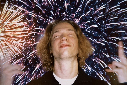 New Year photo idea, using TV and iPhone only, easy❤️‍🔥 Save and follow me for more viral tricks Merry Christmas and Happy New Year🎄🎇 #howto #shot #fireworks #viralgame