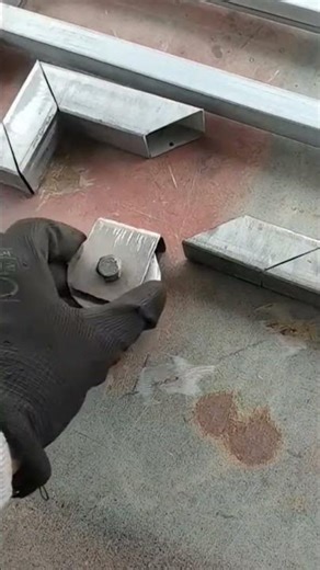 Tips for fixing and installing the pulley block of a square tube frame sliding door#WeldingSkills