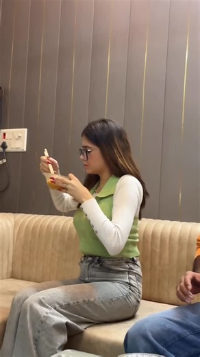 Aarzoo Gaba on Instagram: "Clumsy hu toh kya? chopsticks nahi noodles important hai 🤤 #yippeepanasian #gochujangnoodles #tomyumvibes #asiainabowl #newlaunch"