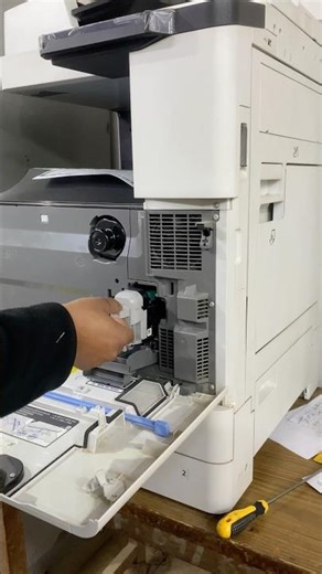 Canon iR 2925 Developer & Drum Unit Removal 🖨️ #Canon #PrinterRepair #TechMeta #Shorts