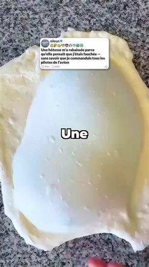 Une hôtesse m’a rabaissée parce qu’elle pensait que j’étais fauchée — sans savoir que je commande