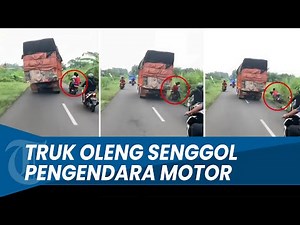 DETIK-DETIK Truk Oleng Senggol Pengendara Motor hingga Terperosok