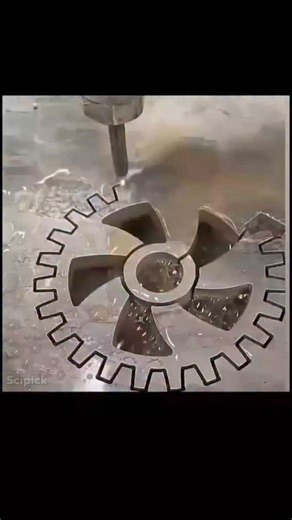 Ramin Mostafa on Instagram‎: "برش جت آب (Water Jet Cutting) یک فرآیند برش دقیق و چندمنظوره است که از یک جت آب با فشار بسیار بالا برای برش مواد استفاده می‌کند. در ادامه به توضیح کامل آن می‌پردازیم: نحوه عملکرد: 1. ایجاد فشار: آب معمولی ابتدا توسط یک پمپ اولترا-هایدرولیک (فشار فوق‌بالا) تا فشار بسیار زیاد (معمولاً بین ۳۰۰۰ تا ۶۲۰۰ بار و حتی بیشتر) فشرده می‌شود. 2. متمرکز کردن جریان: این آب پر فشار از طریق یک نازل بسیار کوچک (معمولاً بین ۰.۰۷۶ تا ۰.۵ میلی‌متر) عبور کرده و به یک جت باریک، سریع و متم