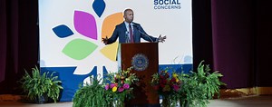 Bryan Stevenson delivers powerful message about ‘proximity’ at Institute for Social Concerns lecture in downtown South Bend