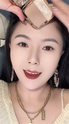 Highlighter and contour palette in two steps to create a high nose bridge #contouringpalette