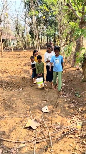 കയ്യിൽ കിട്ടിയ വലയുമായി കുളത്തിലേക്ക്! ഒരു നാടൻ വരാൽ പിടുത്തം🎣