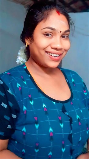 Elakiya Elakiya on Instagram: "ராஜ வைத்திய பெறலாமா 🥰🤩"