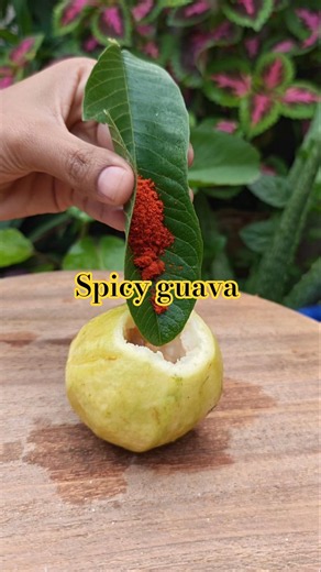 Spicy Tamarind Guava Recipe | Sweet, Tangy & Chatpata Guava Snack | Easy Street Style Guava Chaat