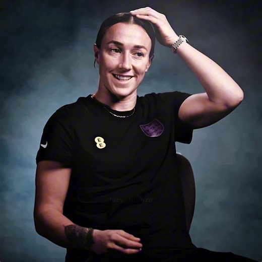 Exciting Lucy Bronze Edit in Women's Football