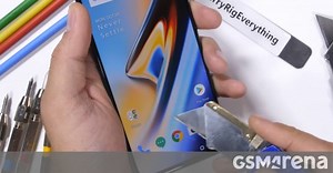 OnePlus 6T durability test: scratches don't bother the in-display fingerprint reader