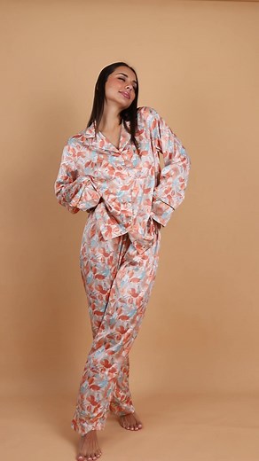 Stay elegant!!✨ Noor Sleepwear ha llegado para que puedas sentir... The luxury of rest ✨ Si!!!! Ya puedes pedir ya tu pijama de seda fit oversize con precio especial solo por lanzamiento!! No te lo puedes perder! Shop Now ✨💕🫶 Super suavecitas, seda termo reguladora y fit perfecto! #pijama #lima #sleepwear #fashion #modafeminina #seda #silk #limaperu