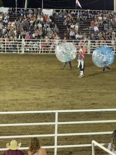 What in the bubble bull fighting is going on here?! 😳 [@dbisimas]