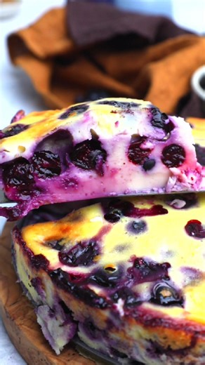 Only 5 ingredients! I make this cake when cravings are high but I want to stay healthy! The kiddos will love it, your husband will ask for more and you’ll be getting all the protein you need. 11g of protein per slice! Check for the recipe in the comments ❤️ #healthytreats #proteincake #blueberrycake | All Nutritious