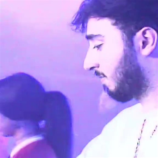 Teezo Touchdown's Melodic Energy in '7969 Santa'