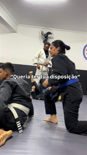Tem dia que eu vou cansada mesmo. Tem dia que eu vou triste. Mas eu vou. Porque não é sobre ânimo… é sobre decisão. #fypシ゚ #jiujitsu #jiujitsugirl #explorar #bluebelt