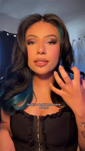 Kenia Davalos on Instagram: "Anyone else? 😳😅 ———- #piercing #alt #verticallabret #lippiercing"