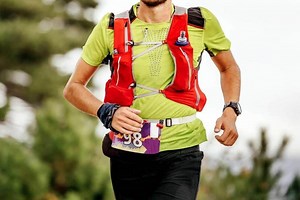 How To Carry Water While Running (FIVE ways to consider) - That Running Thing