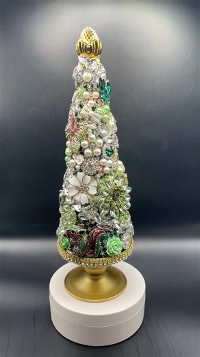 Vintage Jeweled Christmas Tree, Green Repurposed Vintage & Classic Style Jewelry - Etsy
