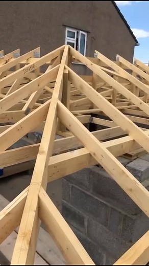 Nice little truss roof on this side extension. We cut in the hip & jack rafters rather than using prefabricated to give it that extra strength & it's just a finer detail. The homeowners opted for a continuous canopy running along the front of the property also, which was a lovely detail & a nice little job for the lads to cut in. We love a cut roof!! #bristolbuilder #bristolcarpenter #bristolrenovation #construction #trussroof #cutroof #festool #dewalt #homeextension | Carroll Construction Servi