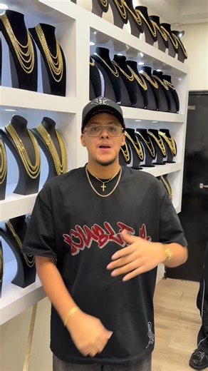 Joyeria South Gold on Instagram: "❄️🤴🏻GRAN VENTA DE REYES🤴🏻🎄❄️NO FALTEES🔥 🤴🏻Sabado 3, Domingo 4, Lunes 5 de Enero🤴🏻 🎄🤴🏻Pendientes a nuestras historias🤴🏻🎄 🔥Los Durooos en Estooo🔥Full Orooo🔥 🔥Joyeria South Gold🔥Jerry El Joyero🔥 🔥Los #1 En tu Joyeria de Oro 10k🔥14k🔥 🔥FINANCIAMIENTO SIN CRÉDITO🔥Facil y Sencillo Con ACIMA sin la necesidad de tener Credito ✅Aprobaciónes de $500 a $5,000🔥solicita hoy en nuestro enlace https://shopacima.com/Joyeria-South-Gold 🔥Visite nuestra