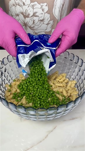 Creamy Bacon Pea Pasta Salad | Drew Eats