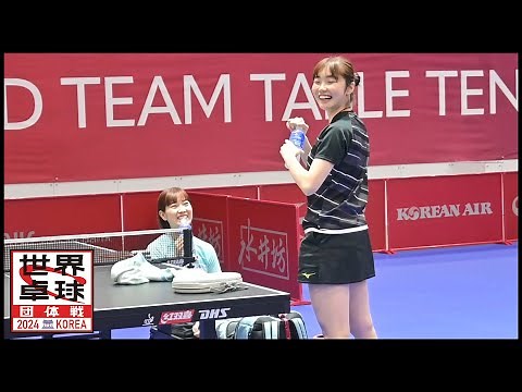 【笑顔あふれる2人】長﨑美柚＆井絢乃がサポートとして日本代表を支える｜世界卓球2024団体戦
