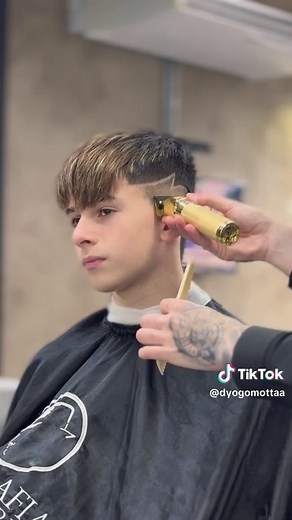 Mastering the Mid Fade Haircut Technique