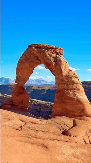 Hiking to Delicate Arch | Utah 🏜️🇺🇸 #shorts #hiking #utah