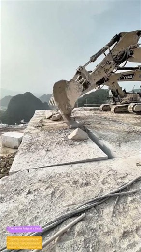 Breaking the Stone: How Excavators Turn Blocks into Slabs