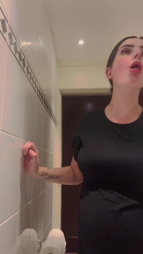 34 Weeks Pregnant: Cleaning After Coco Pops in a Mug 😬