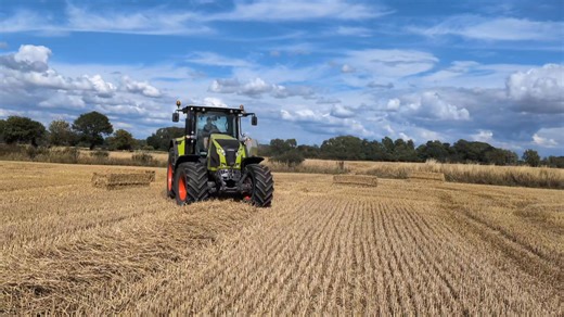 10K views · 188 reactions | Out with a good friend's immaculate CLAAS Axion 800 and Quadrant 2100 baler earlier this week. CLAAS Eastern #claas #claasaxion #claasaxion800 #claasquadrant #claasquadrant2100 #harvest #Harvest2025 #thetractortwitcher | The Tractor Twitcher | Facebook