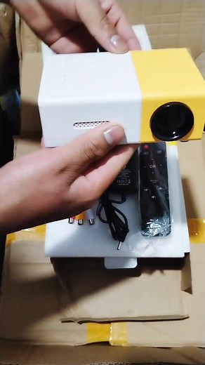 Mini proyector LED: Conéctalo a tu celular fácilmente