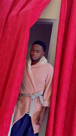 Brown Khalil y Queen Tyma: Estilo y Belleza en Video