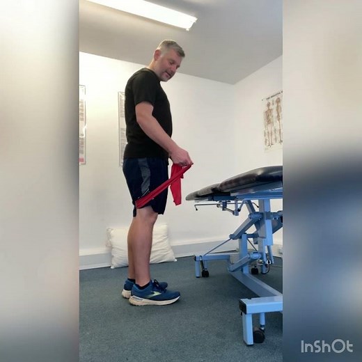 Quads strengthening exercises with resistance band