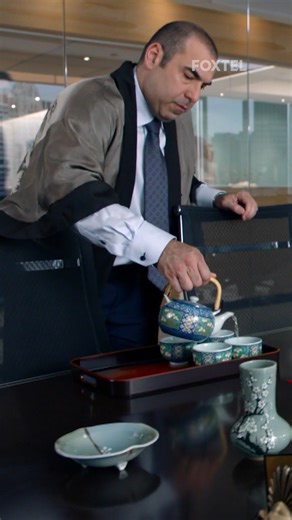 Foxtel | Louis does his homework 🫡 #Suits #RickHoffman #PatrickJAdams #WhatToWatch #Foxtel | Instagram