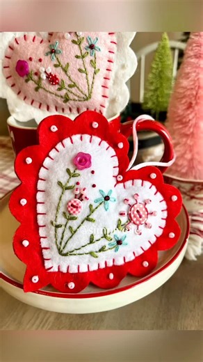 Eilene Johnson- Pattern Designer | The “Cute as a Button” pdf pattern is available in my shop! A darling Valentine project ♥️ This mini tutorial shows how you can make these... | Instagram