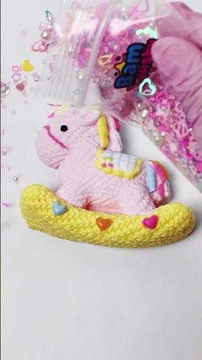 Squeezing unicorn squishy toy | Bam Squishy