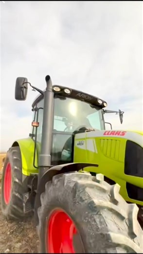 Class Tractor Plowing in the wet field #usatractor #plowing #americanfarming
